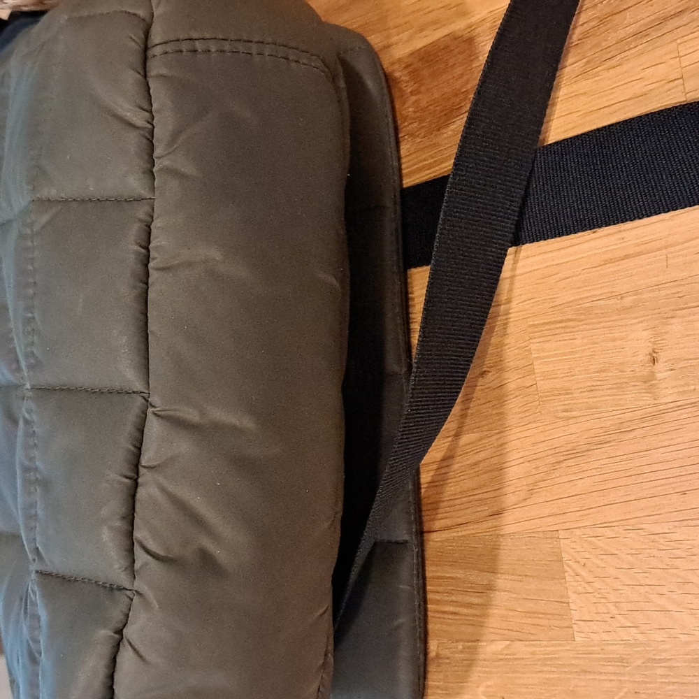 Ugg Quilted Olive Crossbody Discontinued Bag - Picture 8 of 8